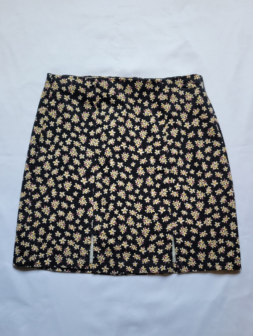 Aeropostale Size XS W25" Black Floral Mini Skirt Back Zip Front Slits